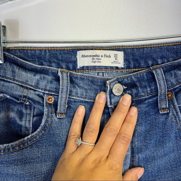 Abercrombie High Rise Mom Jeans Size 27 Short - Picture 8 of 12